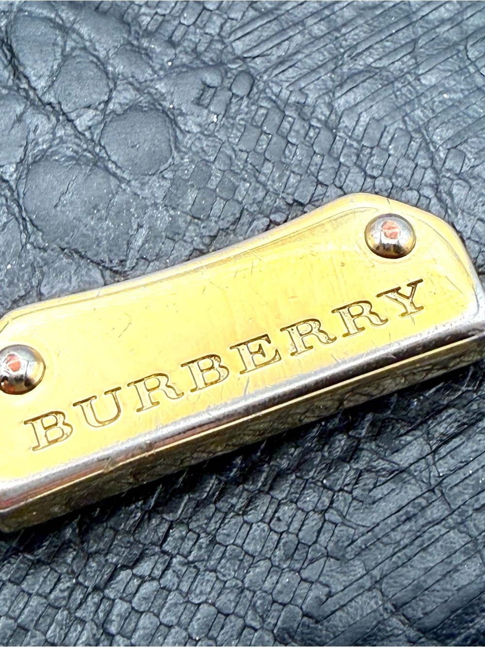 Burberry Embossed Pattern Black Leather Wallet | New Zipper Pull - Picture 2 of 16